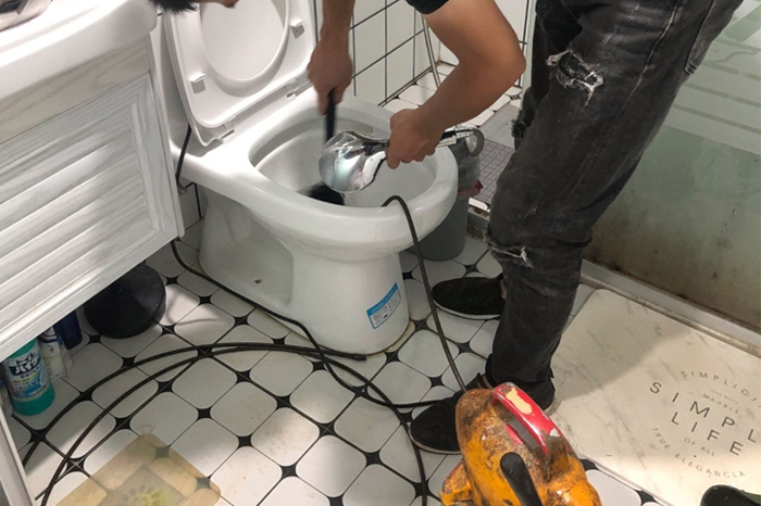 魏县马桶堵塞自己疏通还是找师傅?专业上门服务让你省时更省心
