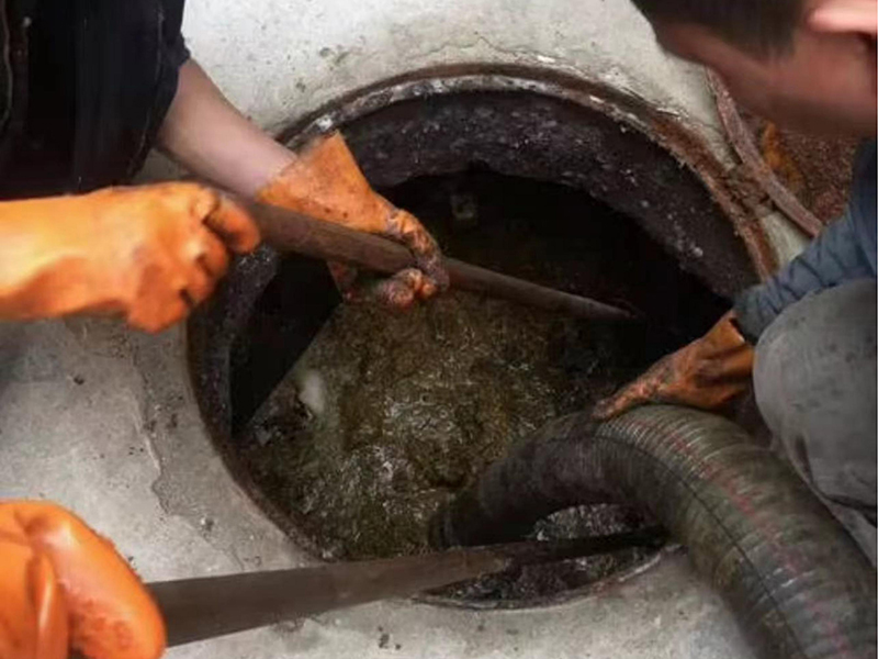 魏县清理化粪池时如何避免沼气的危害?